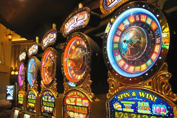 Baccarat card game interface showing dealer and table layout
